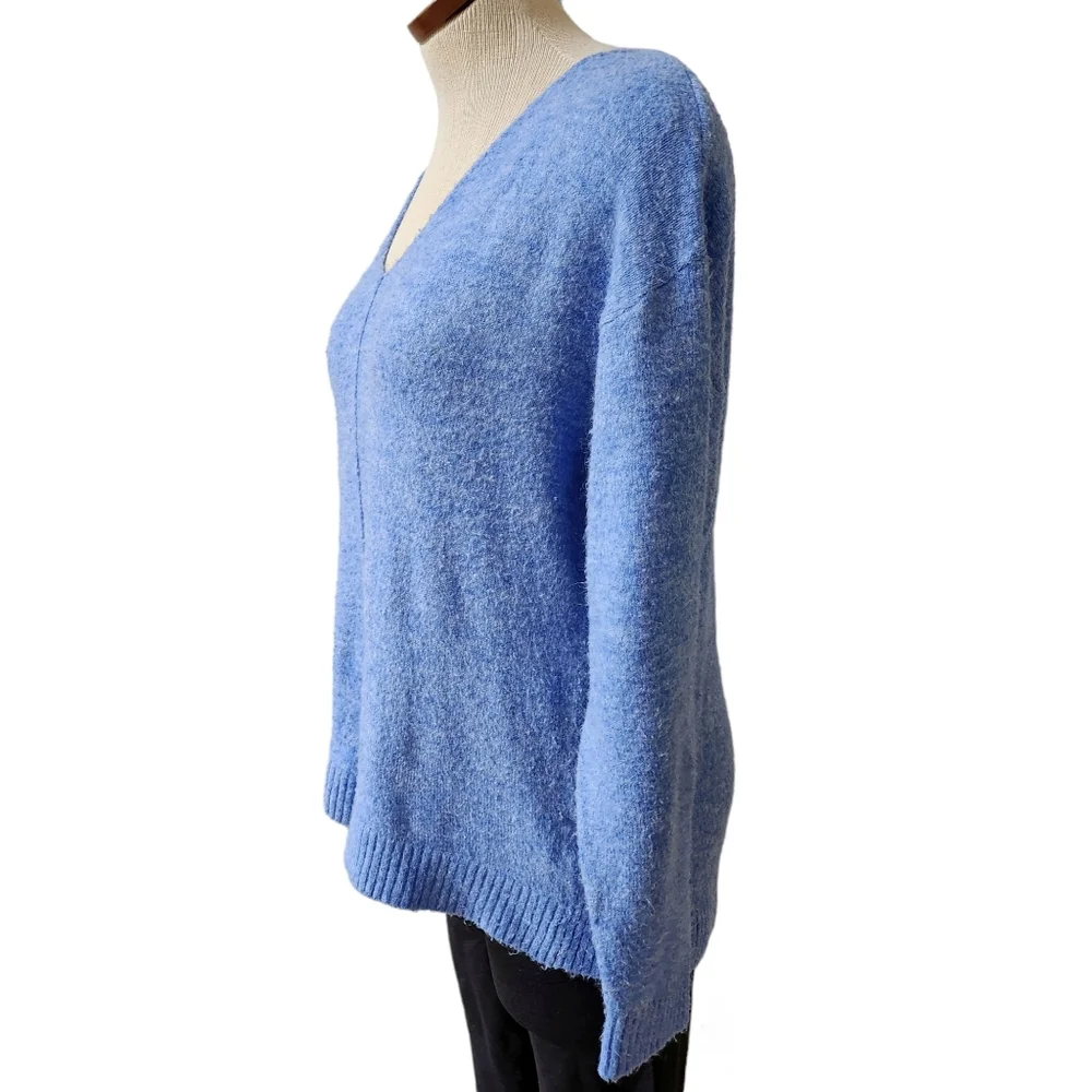 H&M VNeck Blue Light Sweater Size S